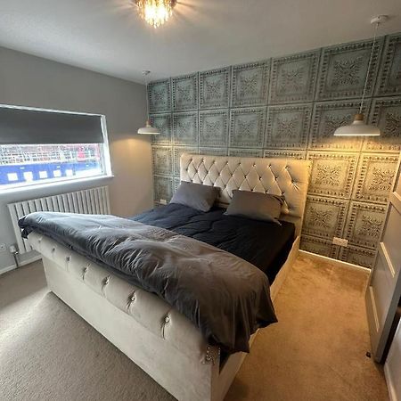 Charming 3-Bedroom Farmhouse-Style Abbots Langley 外观 照片